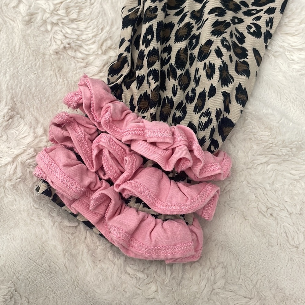 GIRLS LEOPARD PRINT LEGGINGS WITH PINK RUFFLE DETAIL - Picture 4 of 5